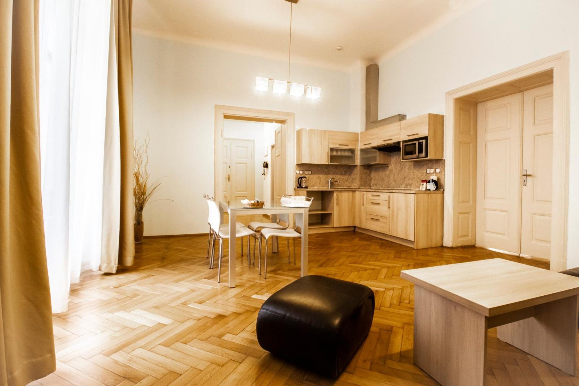 Residence U Cerne Veze Ceske Budejovice Bilik gambar
