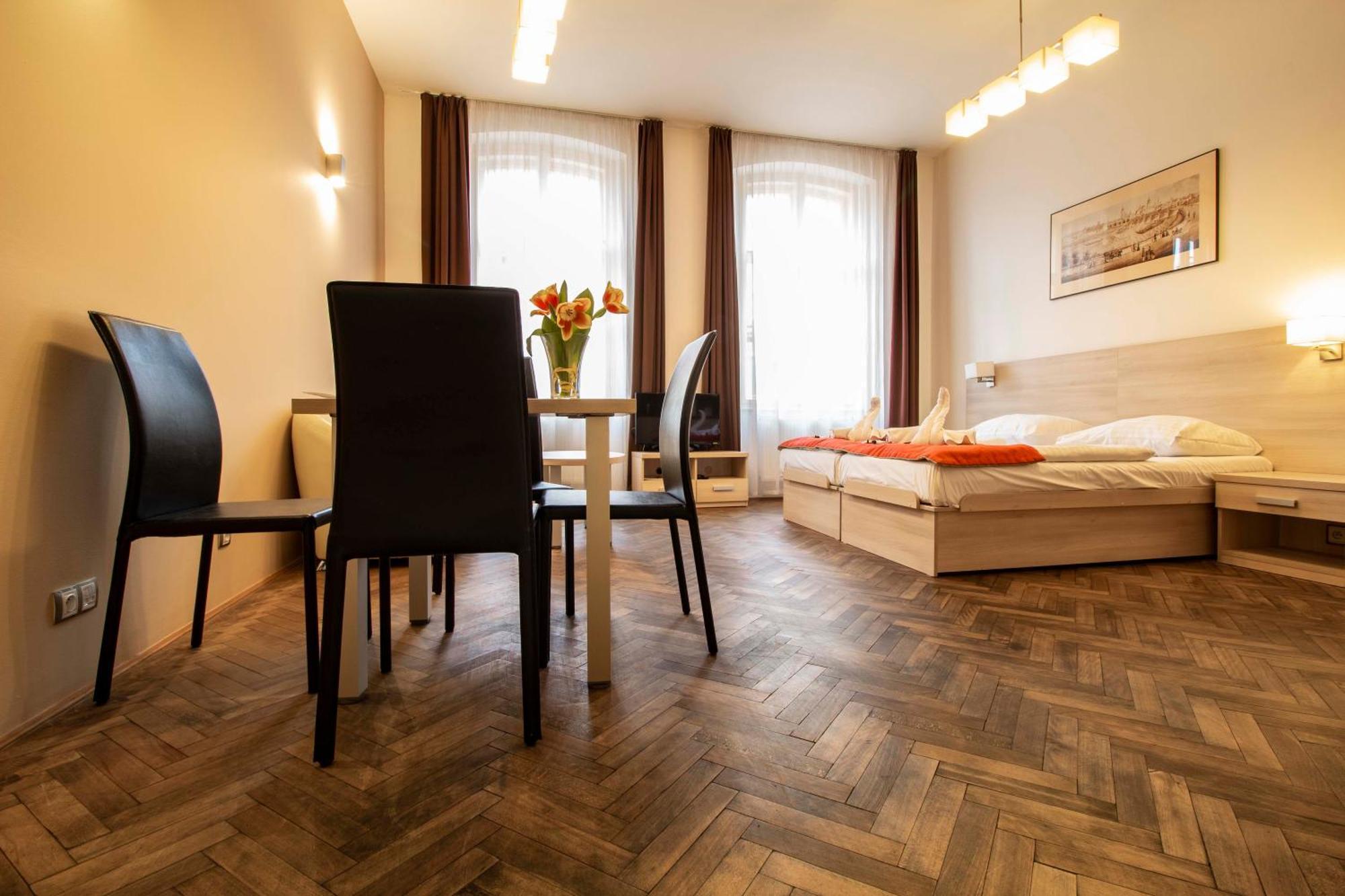Residence U Cerne Veze Ceske Budejovice Bilik gambar