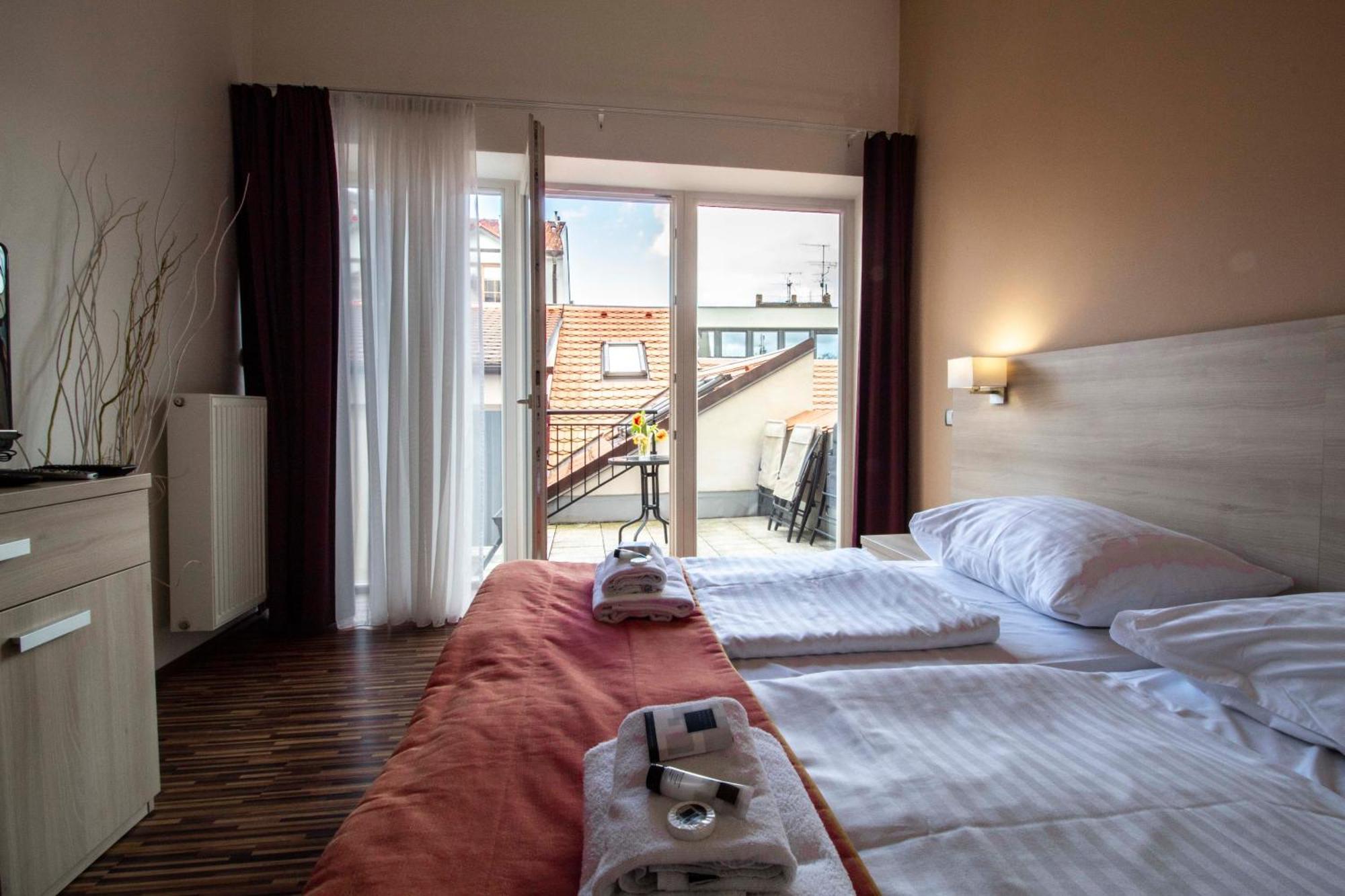 Residence U Cerne Veze Ceske Budejovice Bilik gambar