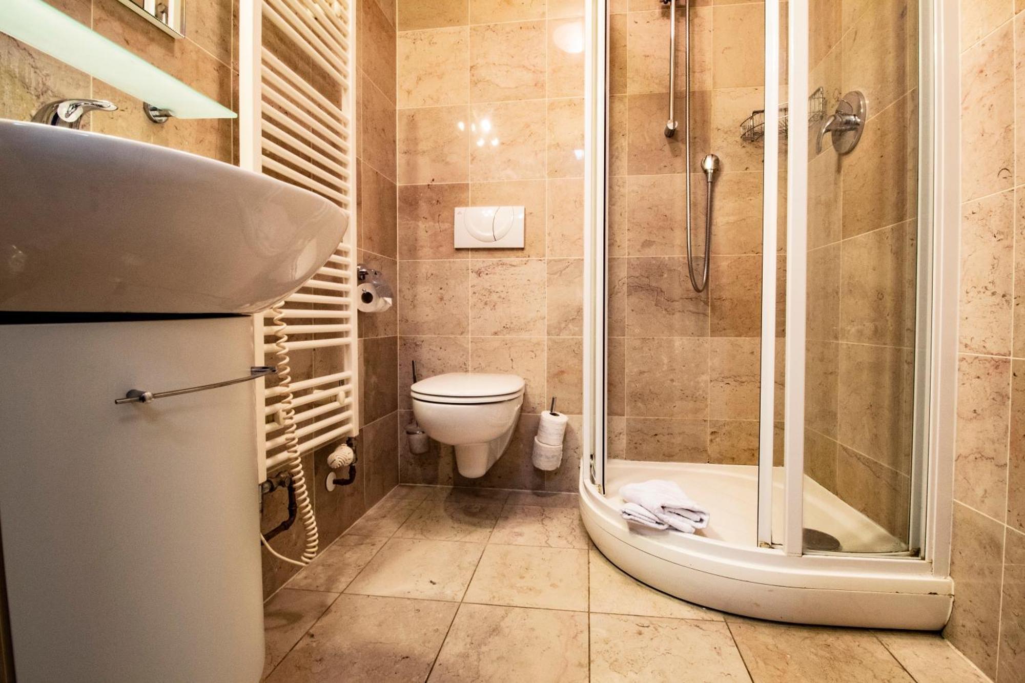 Residence U Cerne Veze Ceske Budejovice Bilik gambar