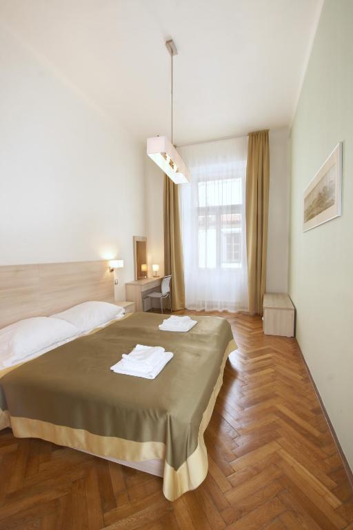 Residence U Cerne Veze Ceske Budejovice Bilik gambar